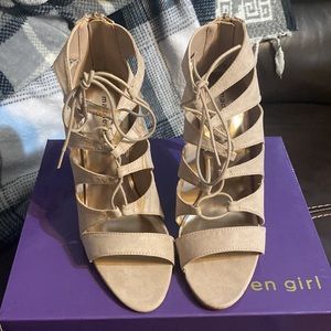 Madden Girl Heels Raceyyy Taupe Fab, Gently worn, like new…